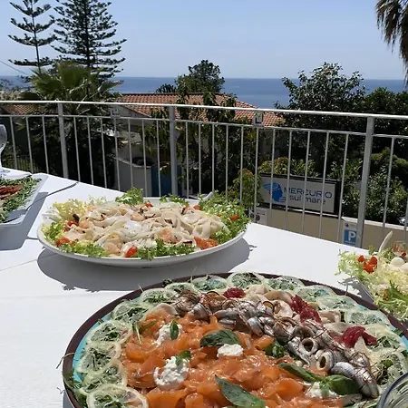 Mercurio Sul Mare - Fish Restaurant And Private ホテル カーポ・ヴァチカーノ